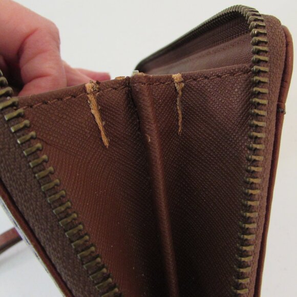 Fossil Medium Brown Jori Zip Clutch *FLAW* - Picture 11 of 15